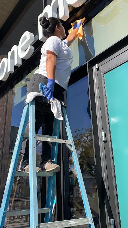 Santiago's shine cleaning services - House Cleaning in Los Angeles